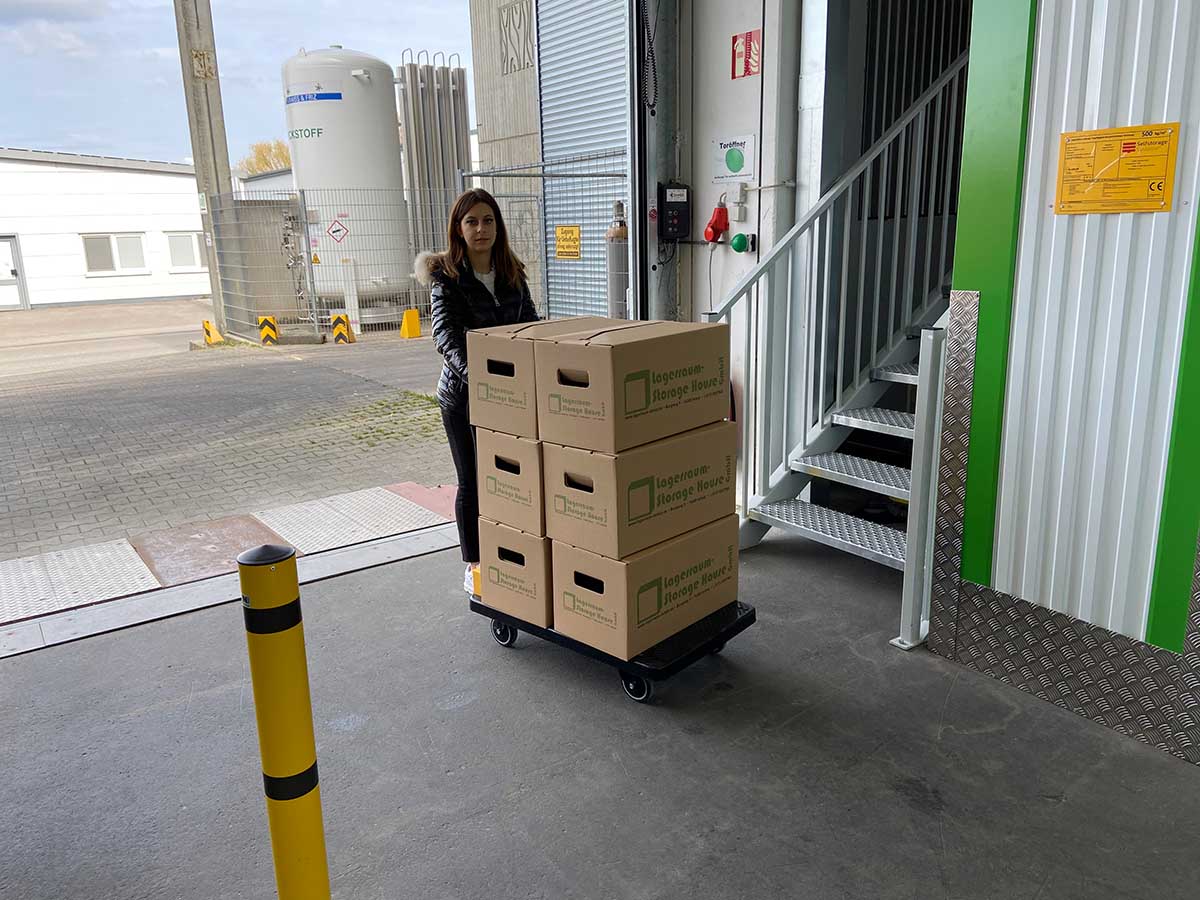 Self Storage Lagerraum Transport in die Lager-Box